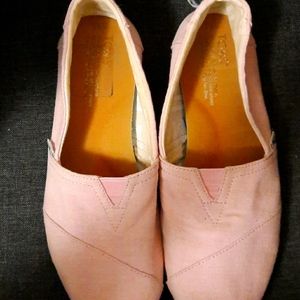 Shoes- Toms